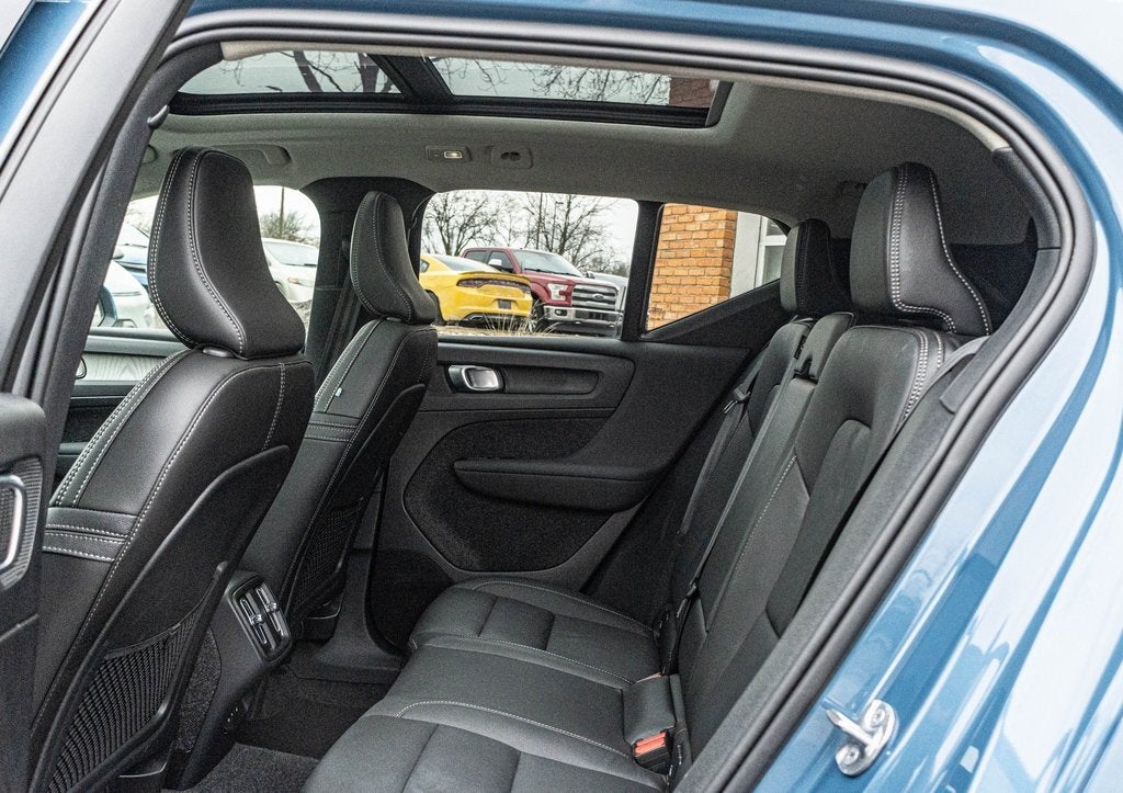 2025 Volvo XC40 B5 Core