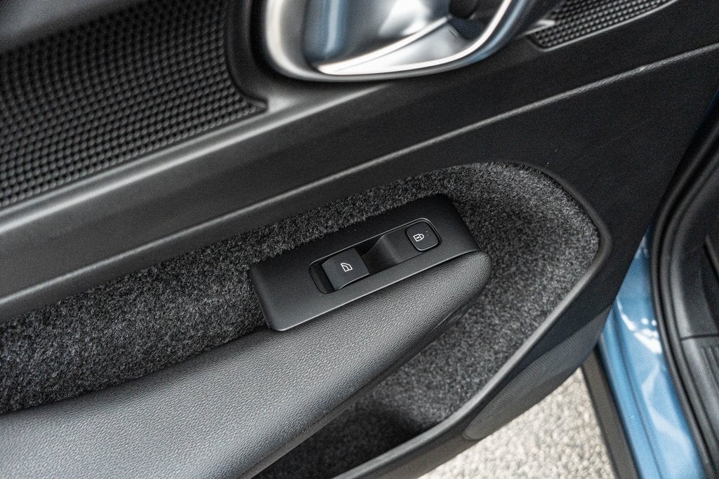 2025 Volvo XC40 B5 Core