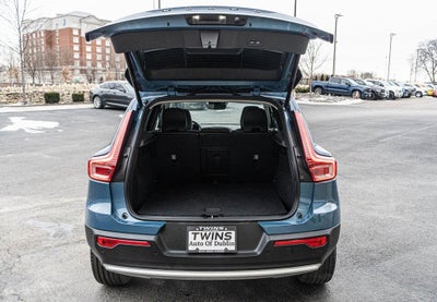 2025 Volvo XC40 B5 Core