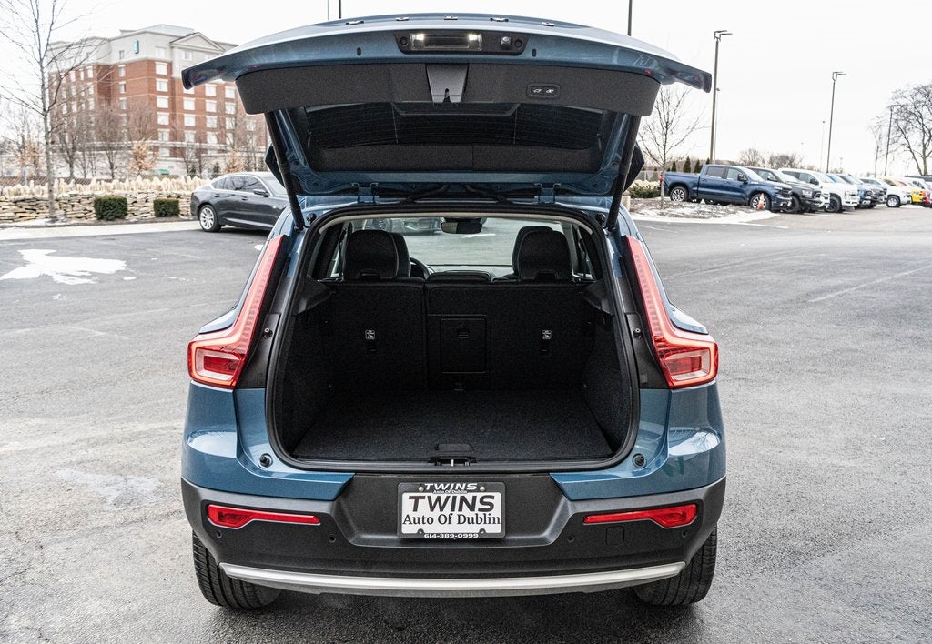 2025 Volvo XC40 B5 Core