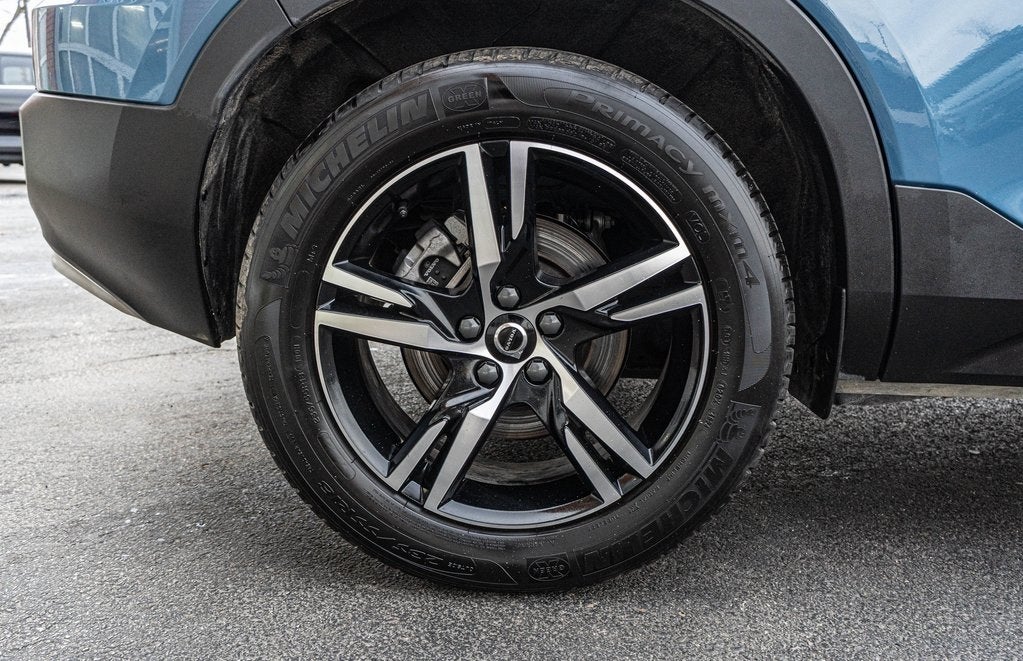 2025 Volvo XC40 B5 Core