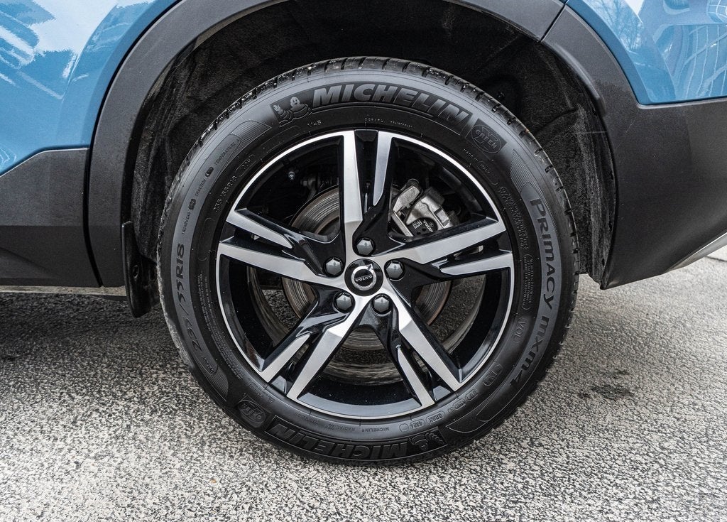 2025 Volvo XC40 B5 Core