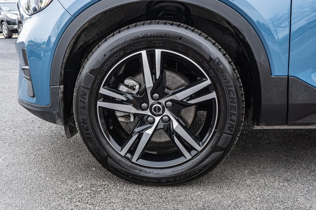 2025 Volvo XC40 B5 Core