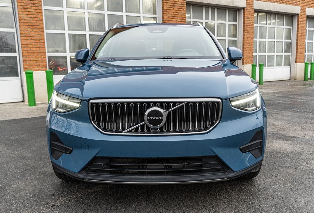 2025 Volvo XC40 B5 Core