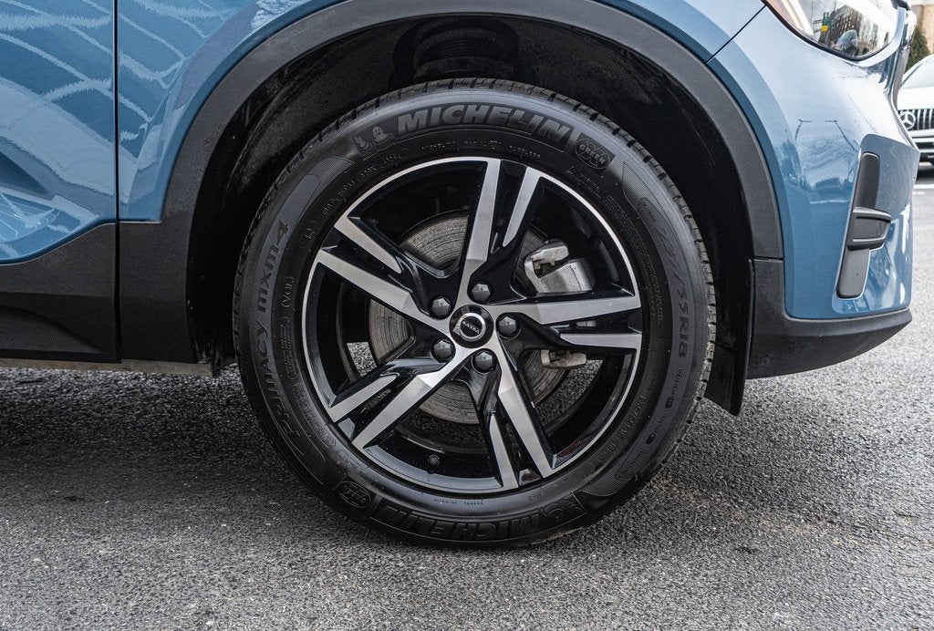 2025 Volvo XC40 B5 Core