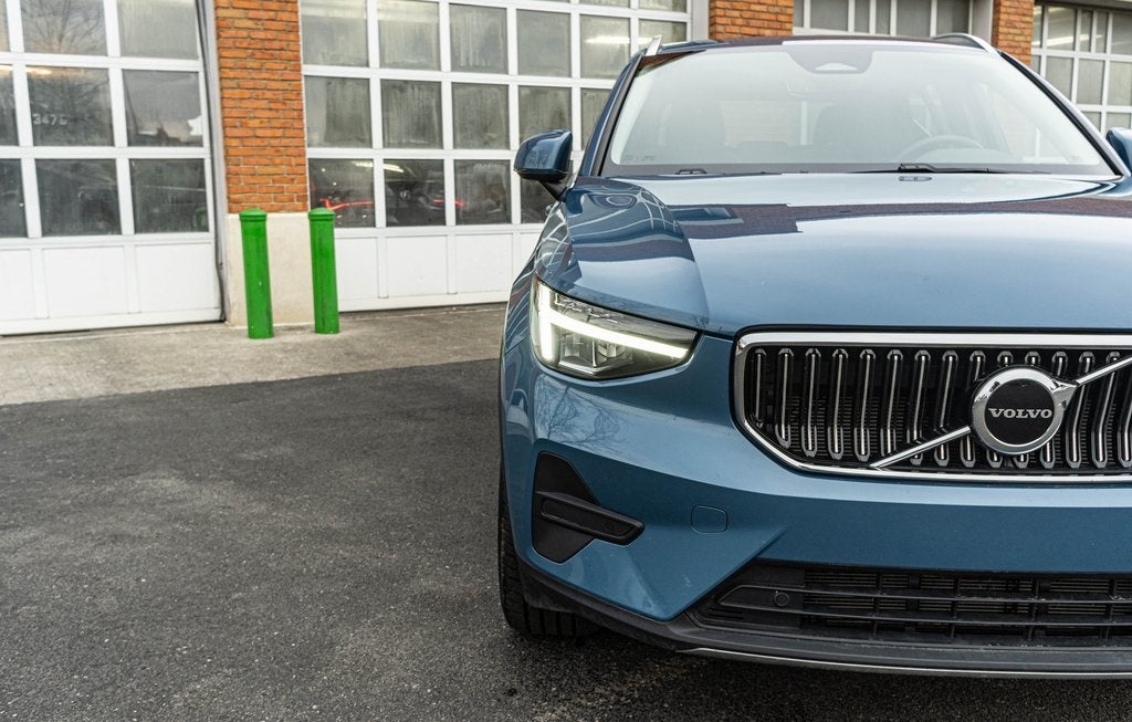 2025 Volvo XC40 B5 Core