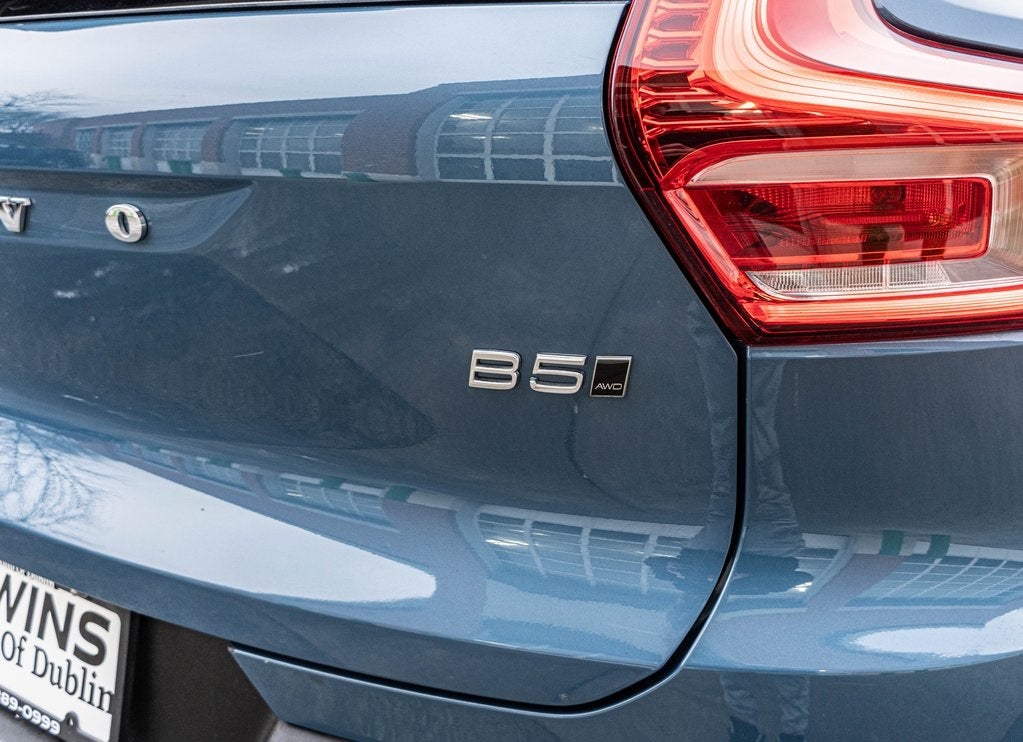 2025 Volvo XC40 B5 Core