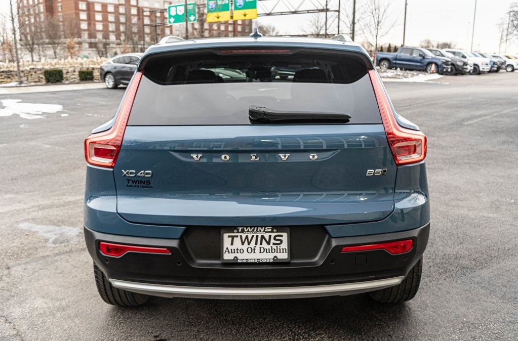 2025 Volvo XC40 B5 Core