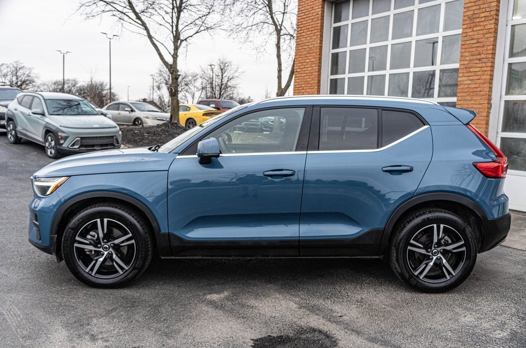 2025 Volvo XC40 B5 Core