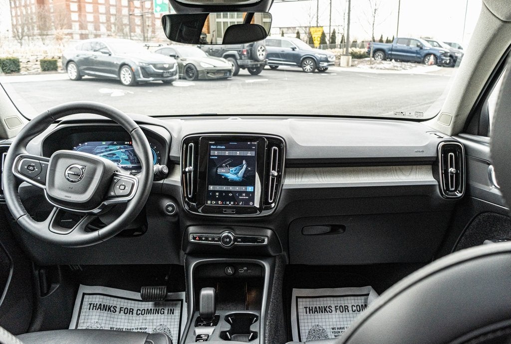 2025 Volvo XC40 B5 Core