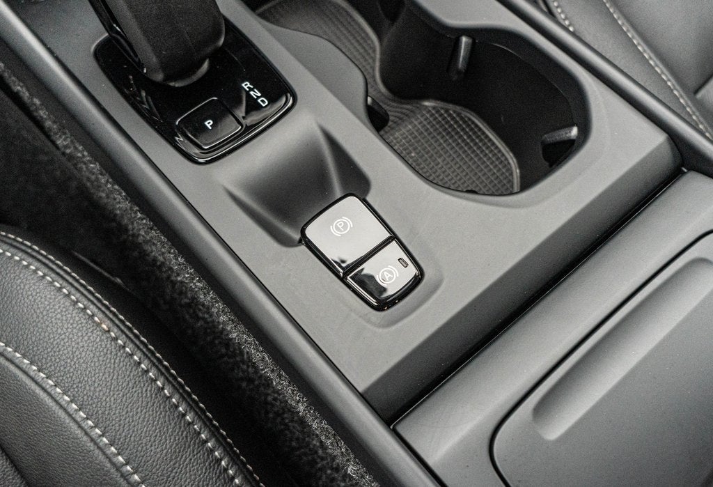 2025 Volvo XC40 B5 Core