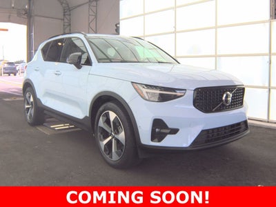 2024 Volvo XC40 B5 Plus Dark Theme