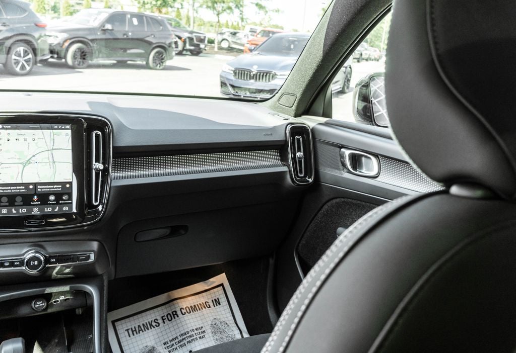 2024 Volvo XC40 B5 Plus Dark Theme
