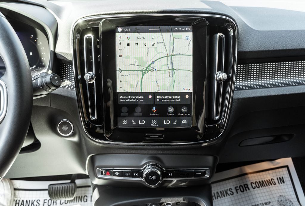 2024 Volvo XC40 B5 Plus Dark Theme