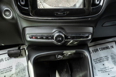 2024 Volvo XC40 B5 Plus Dark Theme