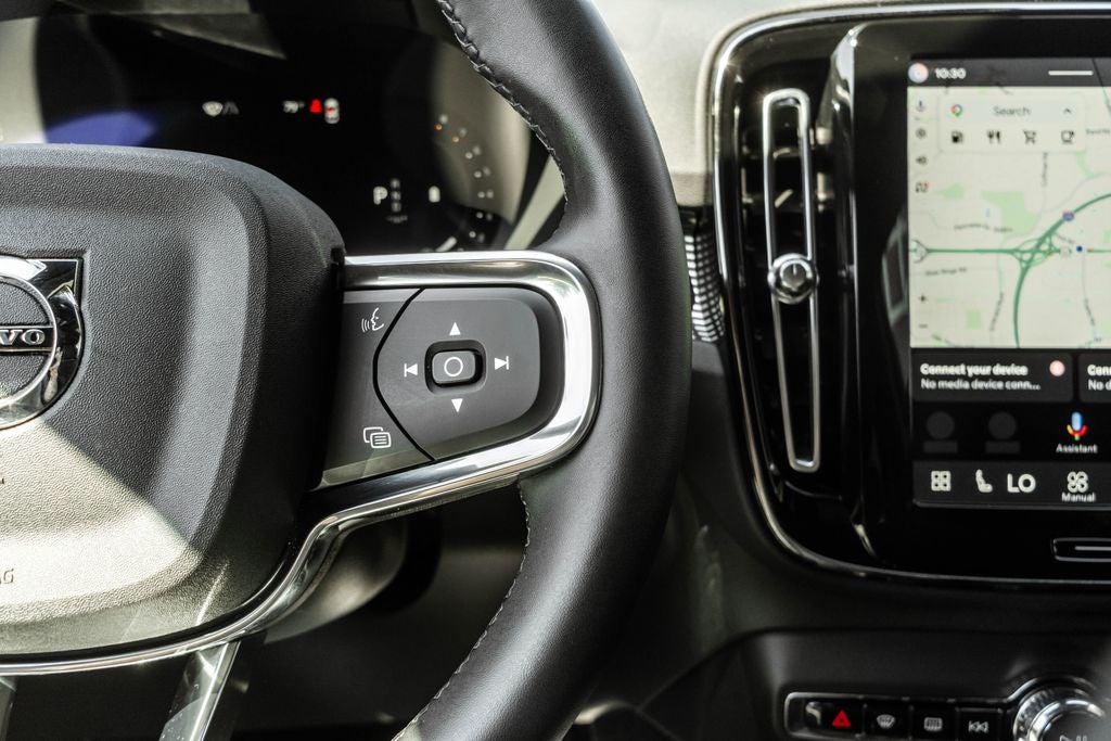2024 Volvo XC40 B5 Plus Dark Theme