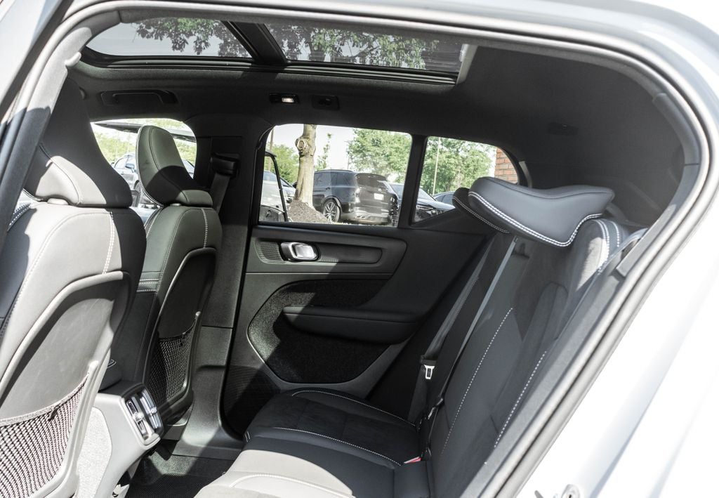 2024 Volvo XC40 B5 Plus Dark Theme