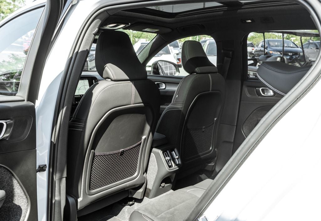2024 Volvo XC40 B5 Plus Dark Theme