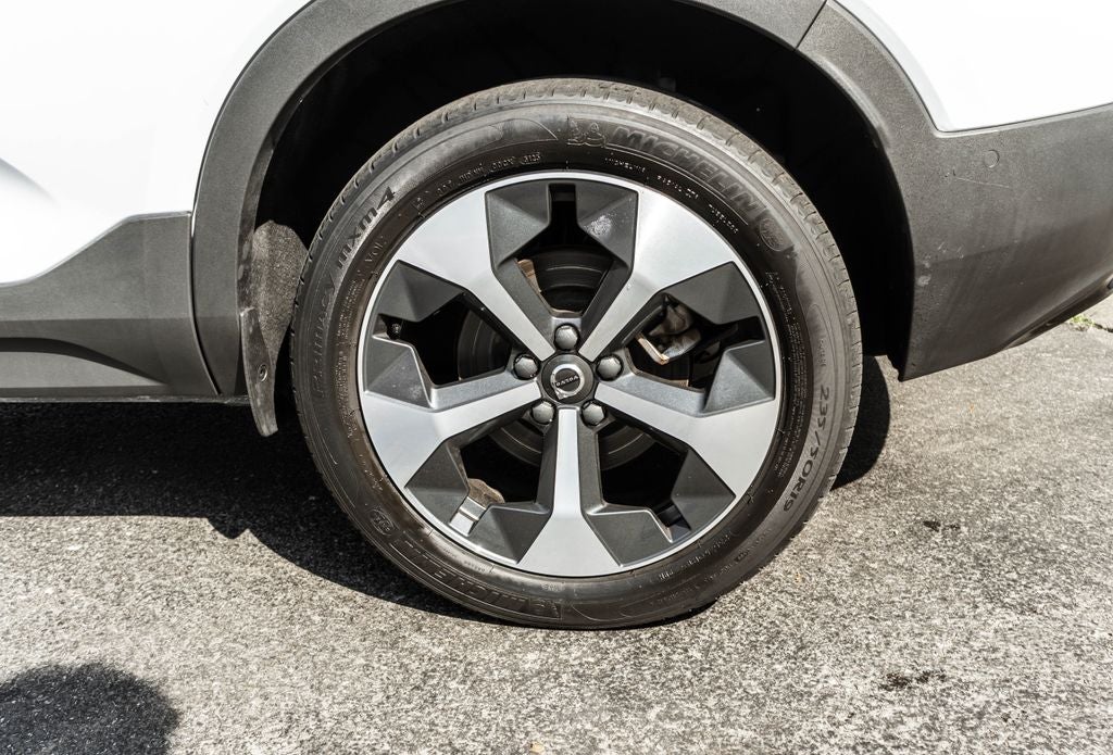 2024 Volvo XC40 B5 Plus Dark Theme