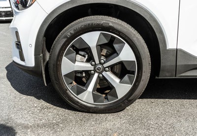 2024 Volvo XC40 B5 Plus Dark Theme