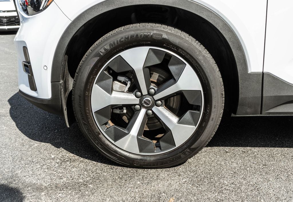 2024 Volvo XC40 B5 Plus Dark Theme