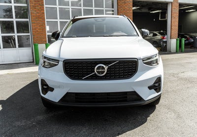 2024 Volvo XC40 B5 Plus Dark Theme