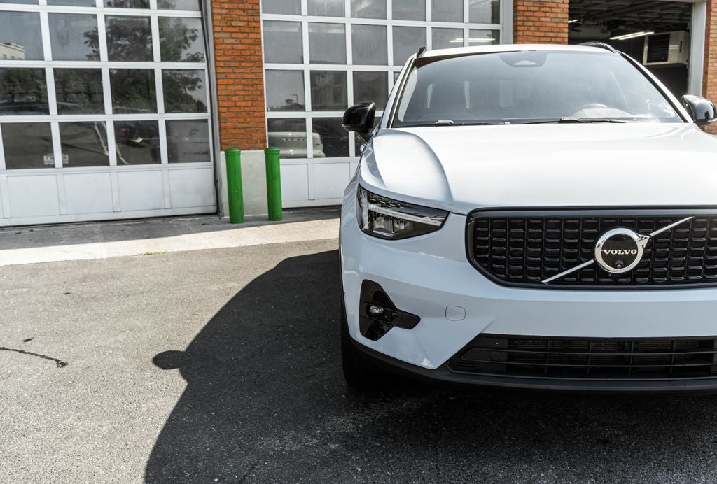 2024 Volvo XC40 B5 Plus Dark Theme