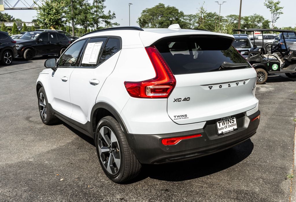 2024 Volvo XC40 B5 Plus Dark Theme