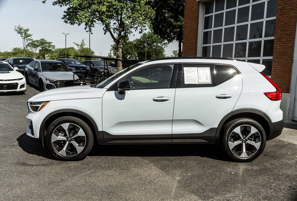 2024 Volvo XC40 B5 Plus Dark Theme