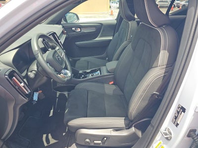 2024 Volvo XC40 B5 Plus Dark Theme
