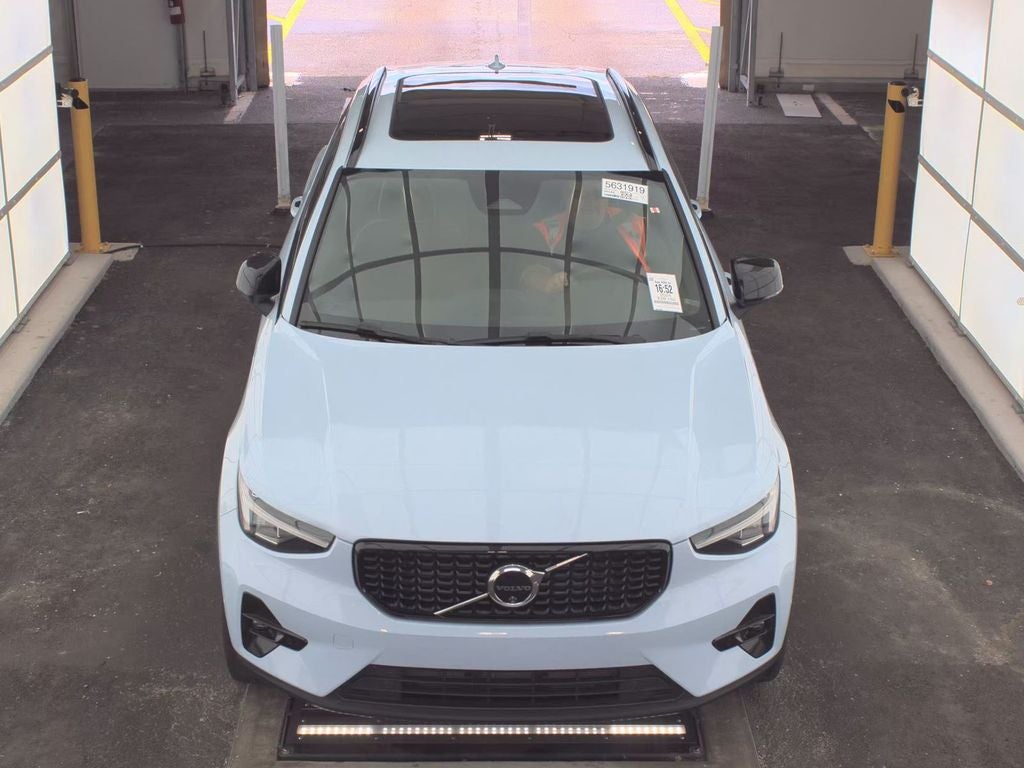 2024 Volvo XC40 B5 Plus Dark Theme