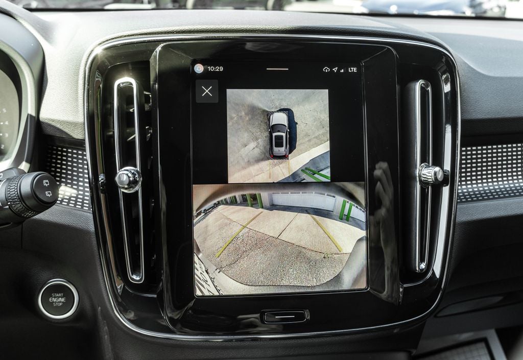 2024 Volvo XC40 B5 Plus Dark Theme